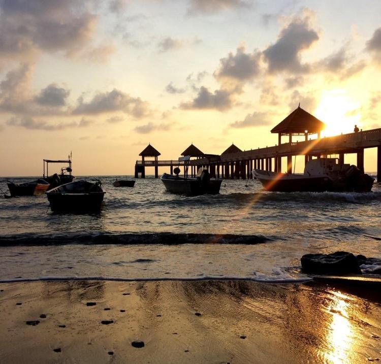 Desaru, Bayu Balau Beach Resort Bandar Penawar Екстер'єр фото